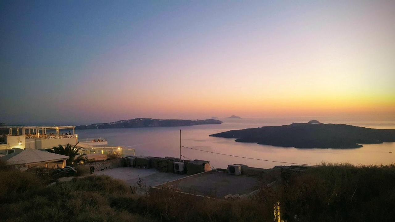Santorini Pleasure Studios Фира Екстериор снимка