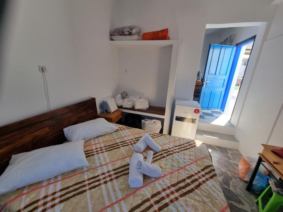 Santorini Pleasure Studios Фира Екстериор снимка