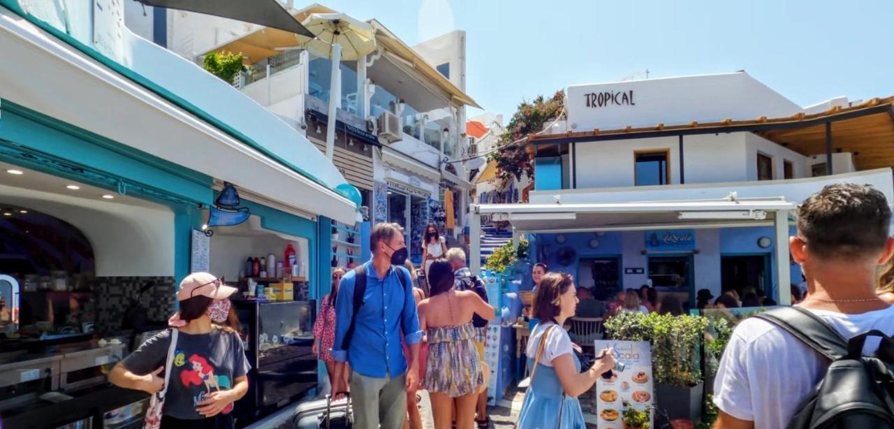 Santorini Pleasure Studios Фира Екстериор снимка