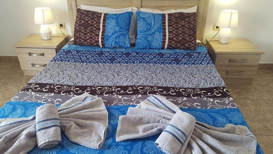 Santorini Pleasure Studios Фира Екстериор снимка